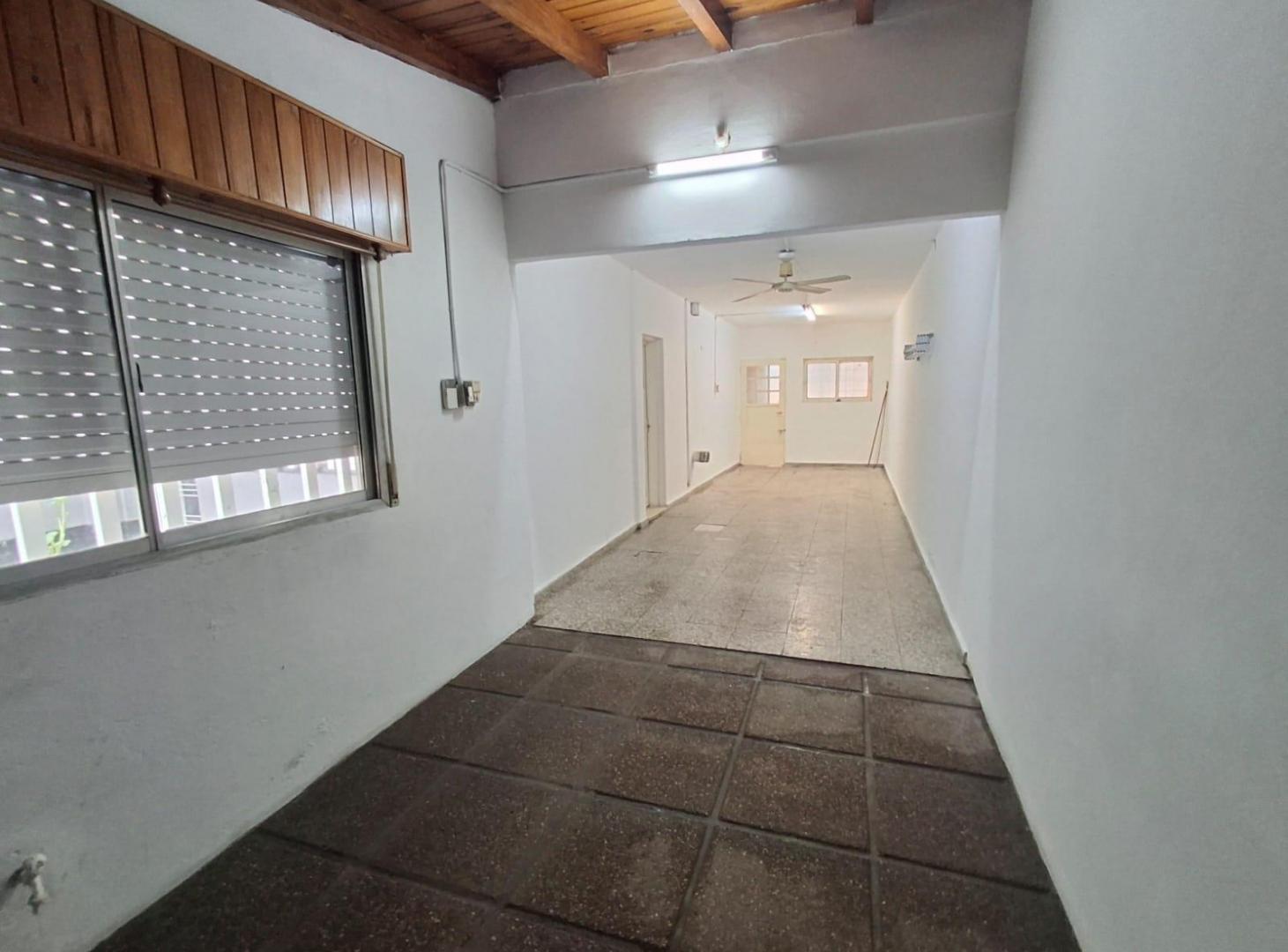 Foto de Casa de 2 dormitorios con cochera patio y terraza en alquiler Pasaje, imagen 4