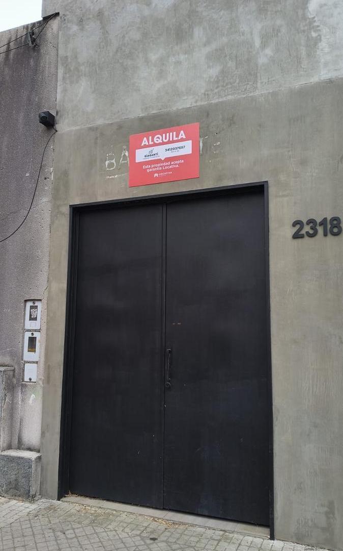 Foto de Local comercial / depósito de 300 m² en alquiler Brown 2318 Pichincha, imagen 1