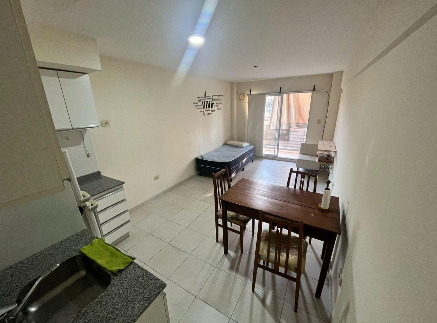 Foto de Excelente monoambiente en venta al frente con balcon y cochera Italia, imagen 3