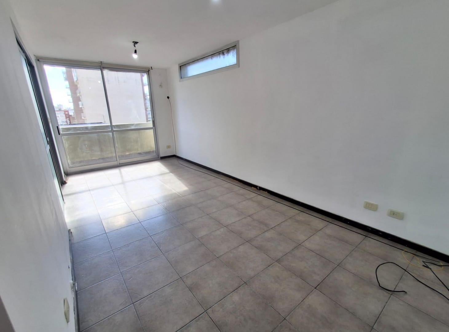 Foto de Departamento de 1 dormitorio en alquiler con balcón al frente, imagen 1