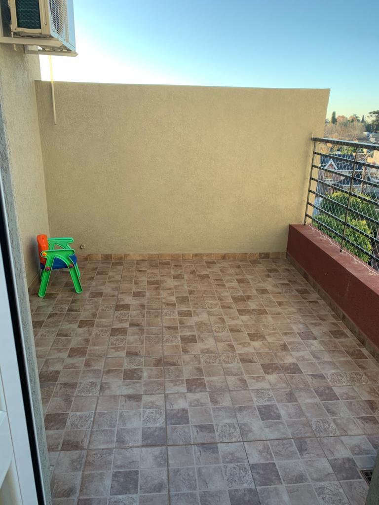 Vende Departamento de 2 Amb. Muy Amplio Luminoso con Cochera en Monte Grande 5