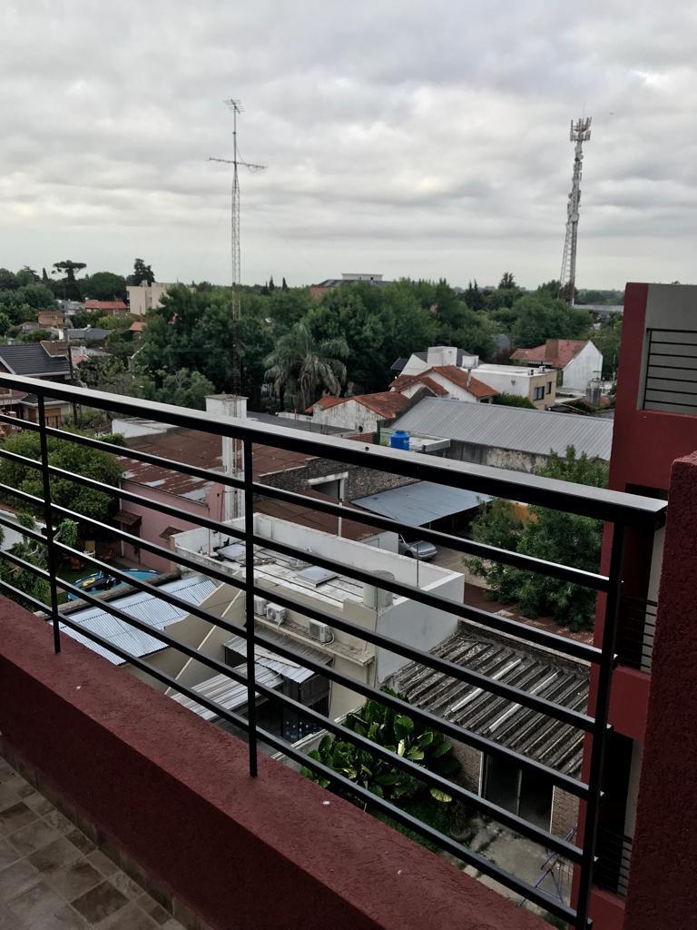 Vende Departamento de 2 Amb. Muy Amplio Luminoso con Cochera en Monte Grande 2