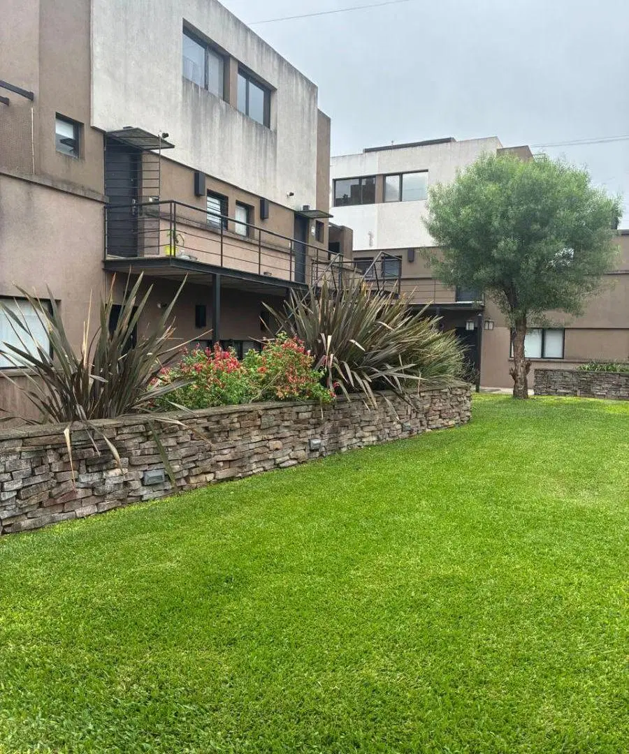 ALQUILA HERMOSO DEPARTAMENTO DE 3 AMBIENTES EN COMPLEJO ROBERSTON MONTE GRANDE 2