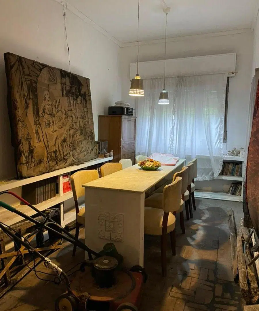 VENTA DE CASA A RECICLAR MUY BIEN UBICADA EN BURZACO 5