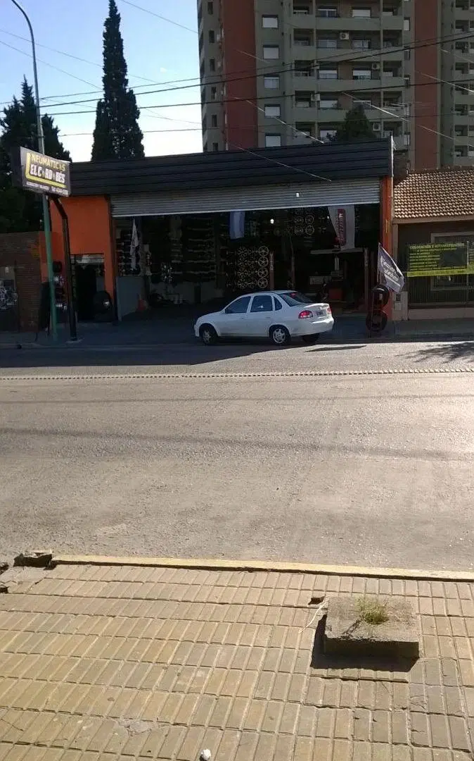ALQUILA LOCAL COMERCIAL 4