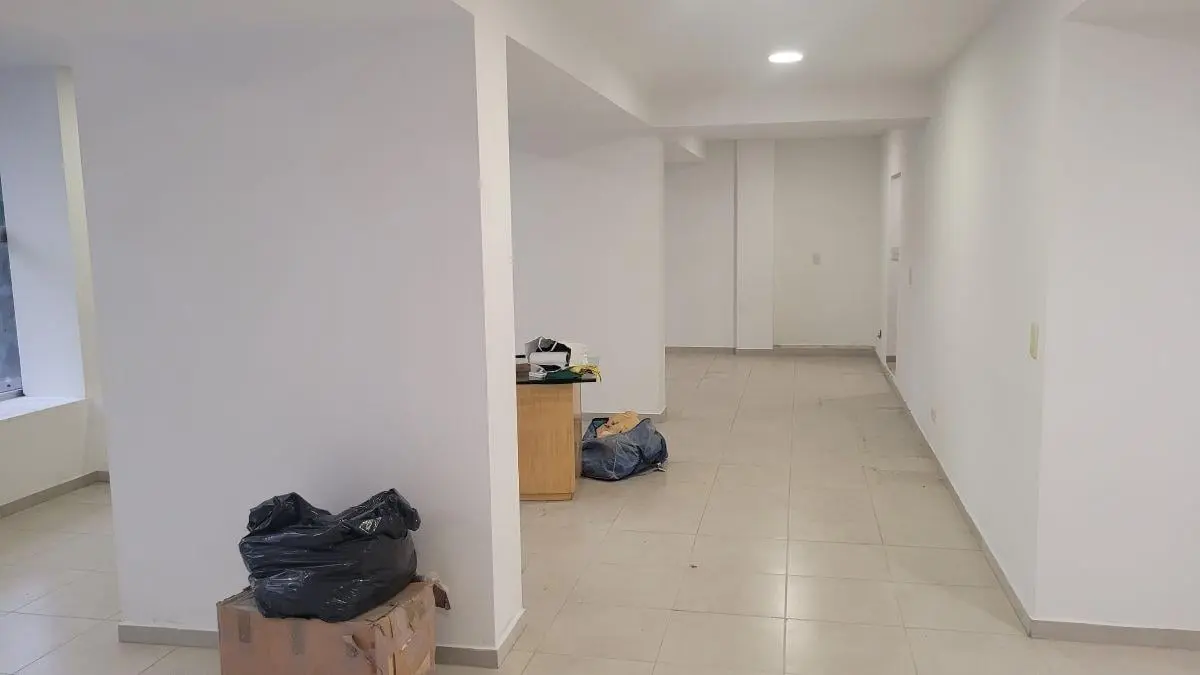 PRIMER PISO CON ASCENSOR APTO VARIOS RUBROS 2