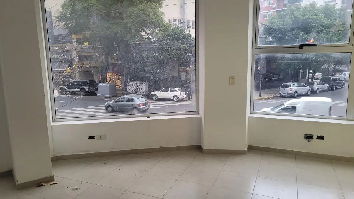PRIMER PISO CON ASCENSOR APTO VARIOS RUBROS 5