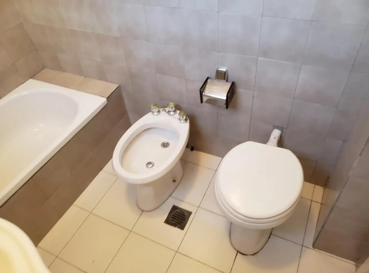 Foto de TRES AMPLIOS AMBIENTES 1ER POR ESCALERA SOLO PARA PROFESIONAL, imagen 3