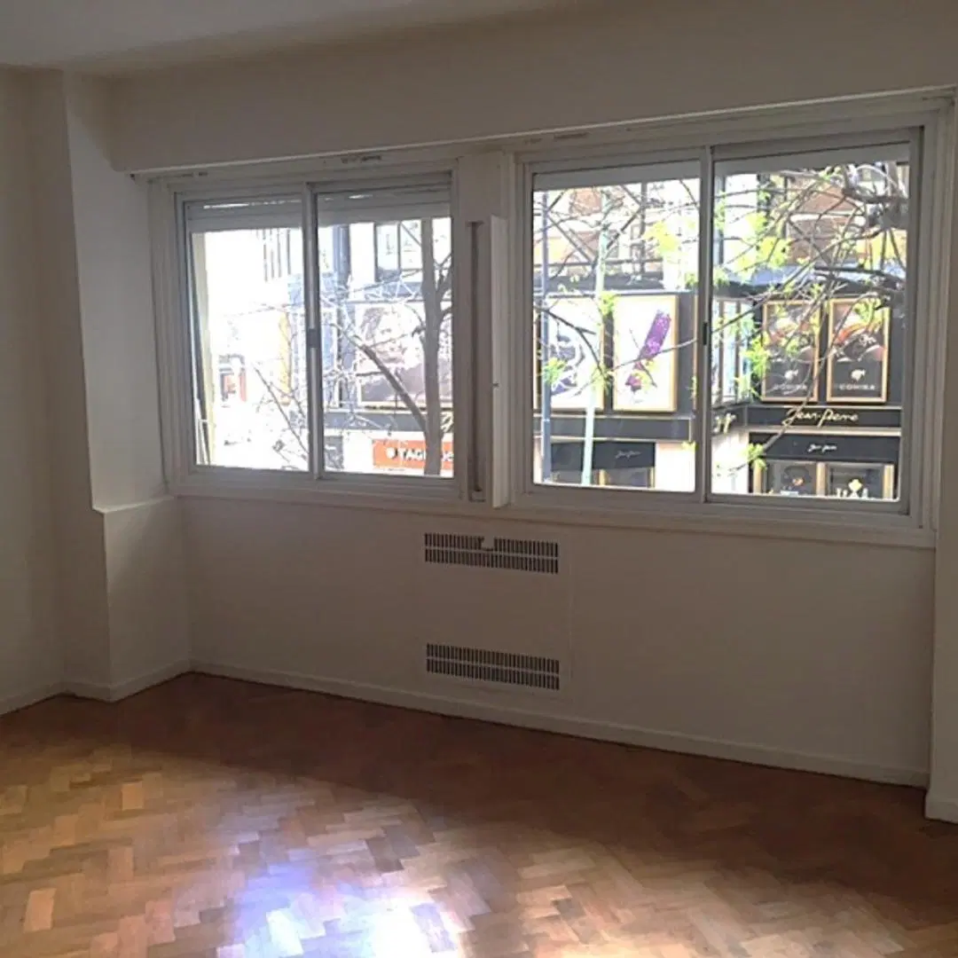 Semipiso al frente en Ayacucho y Av Alvear con Patio 5