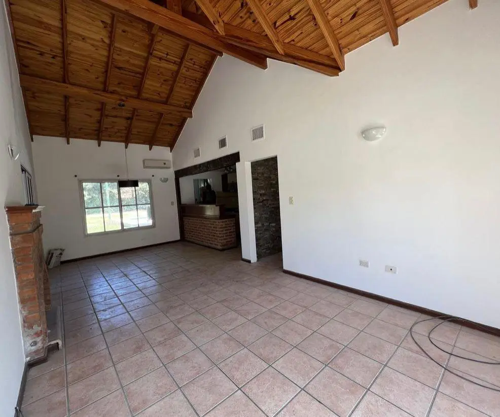 Casa de 4 ambientes con pileta en alquiler / venta 8