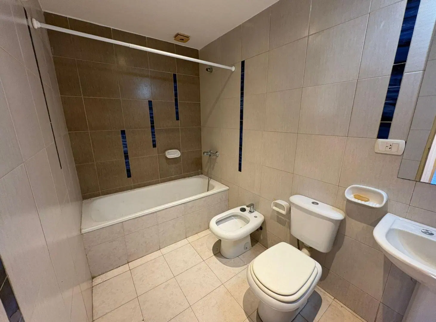 Casa de 4 ambientes en venta en Echeverría del lago con pileta 3