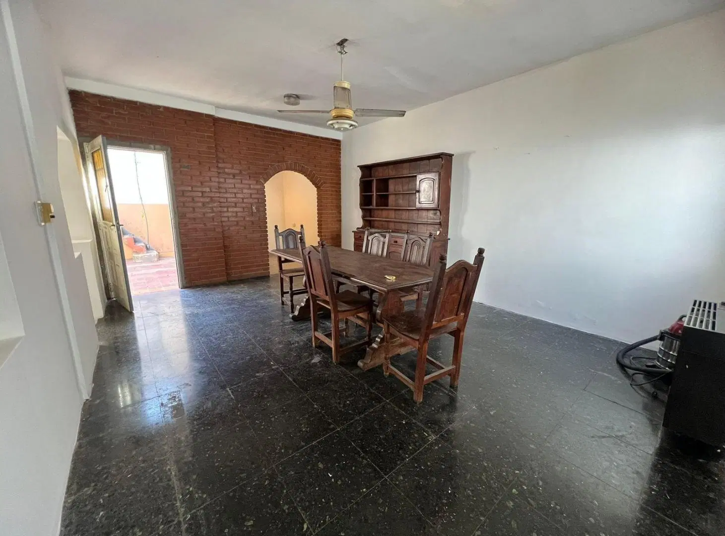 Casa en VENTA de 3 ambientes con cochera + local adelante para alquilar 1