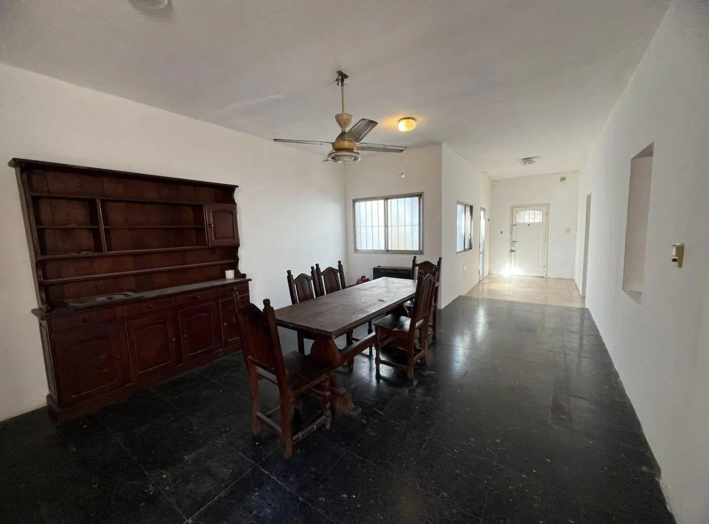 Casa en VENTA de 3 ambientes con cochera + local adelante para alquilar 5