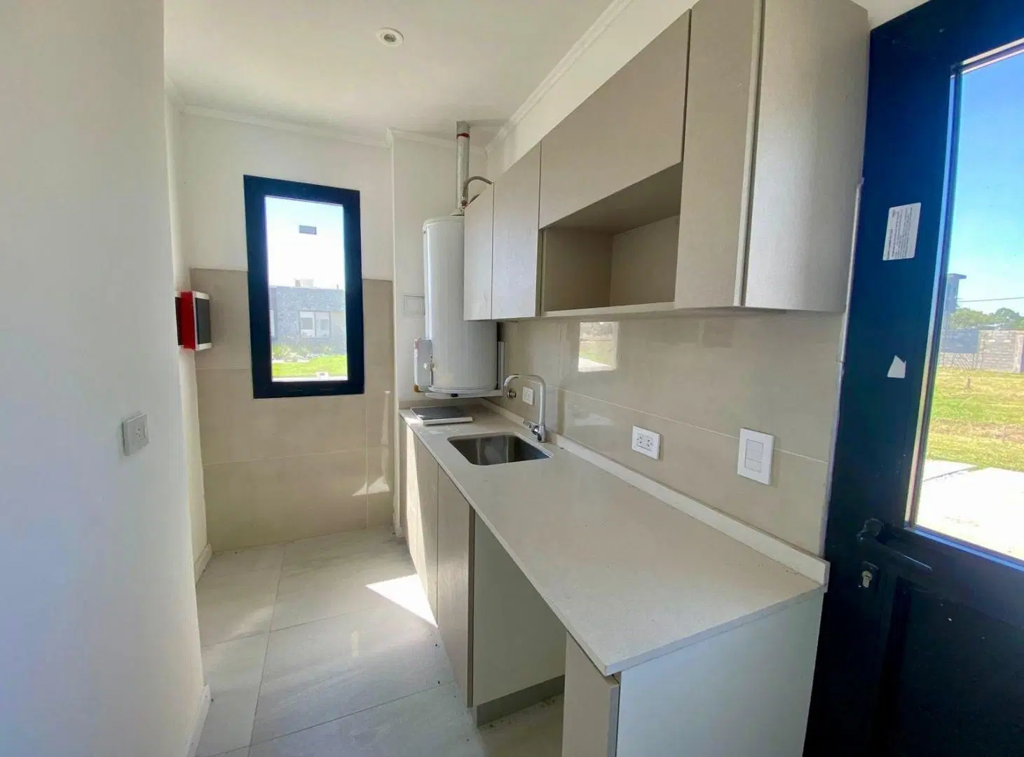 Casa de 4 ambientes a estrenar con pileta en Lagos de Canning 5