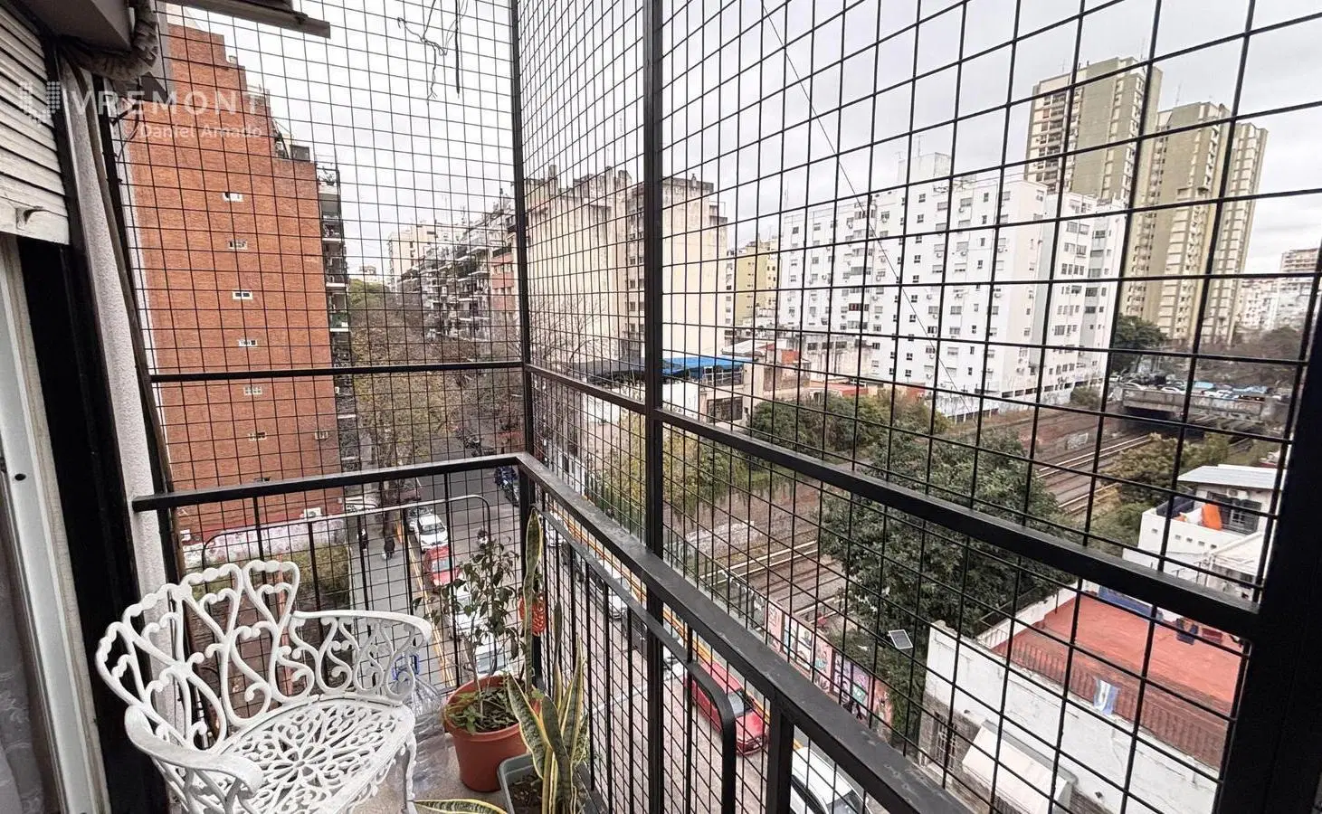Departamento de 4 ambientes en venta en Caballito con baulera y dos cocheras. 3
