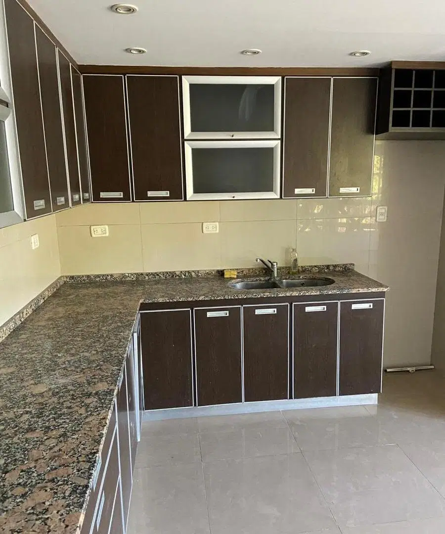 Casa de 4 ambientes en alquiler con pileta, cochera y parrilla 2