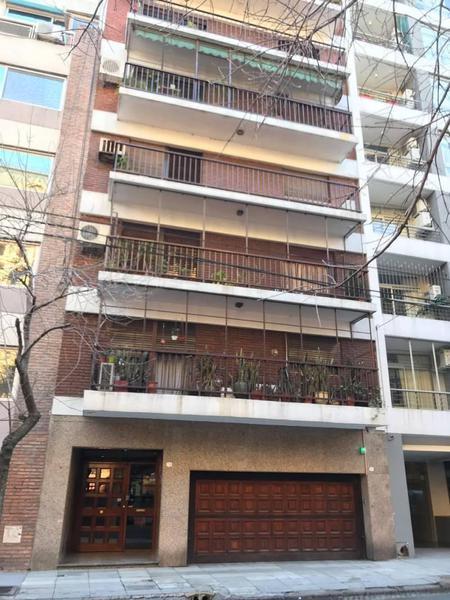 Departamento de 3 ambientes en alquiler en Recoleta con balcón y cochera.