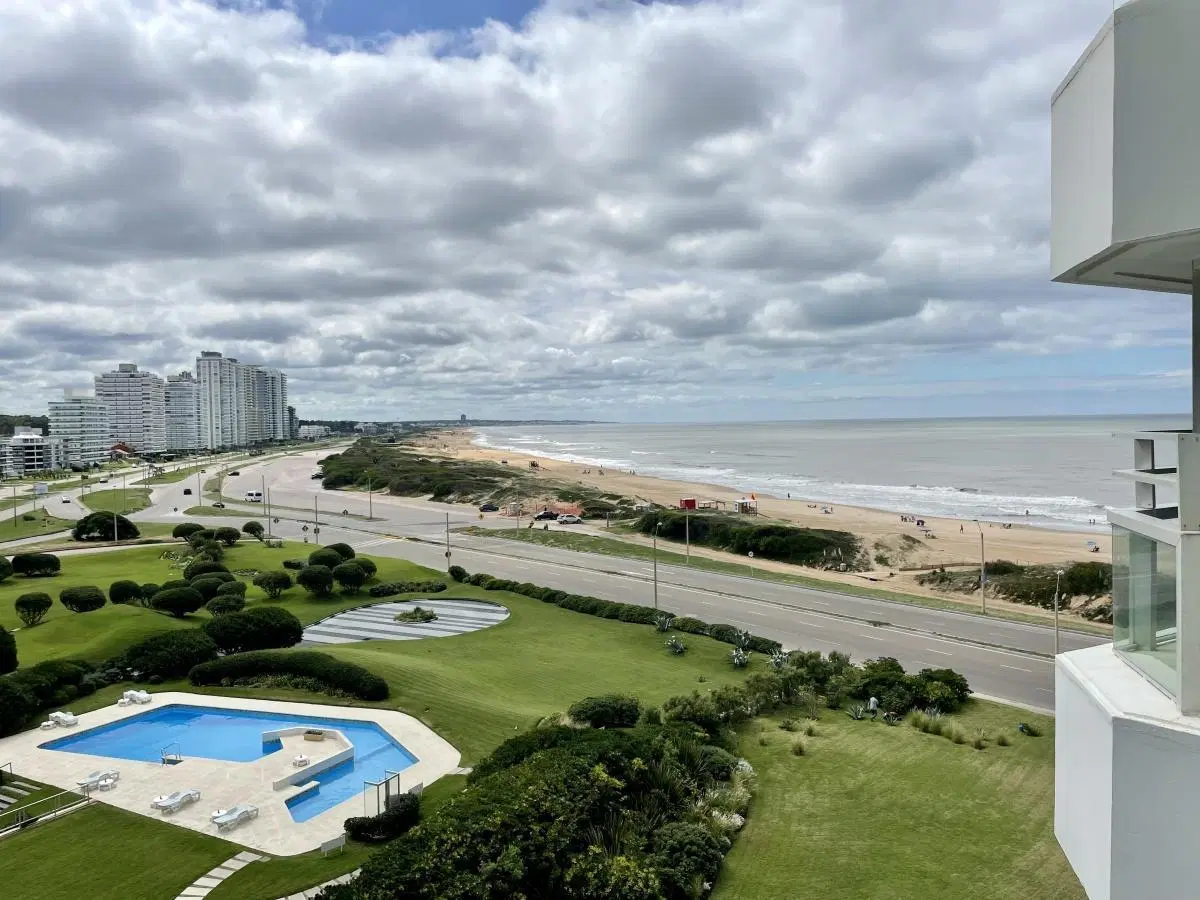 Departamento con vista al mar en la Brava 4