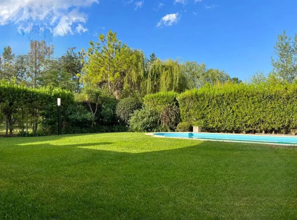Casa de 6 ambientes con pileta en venta 1