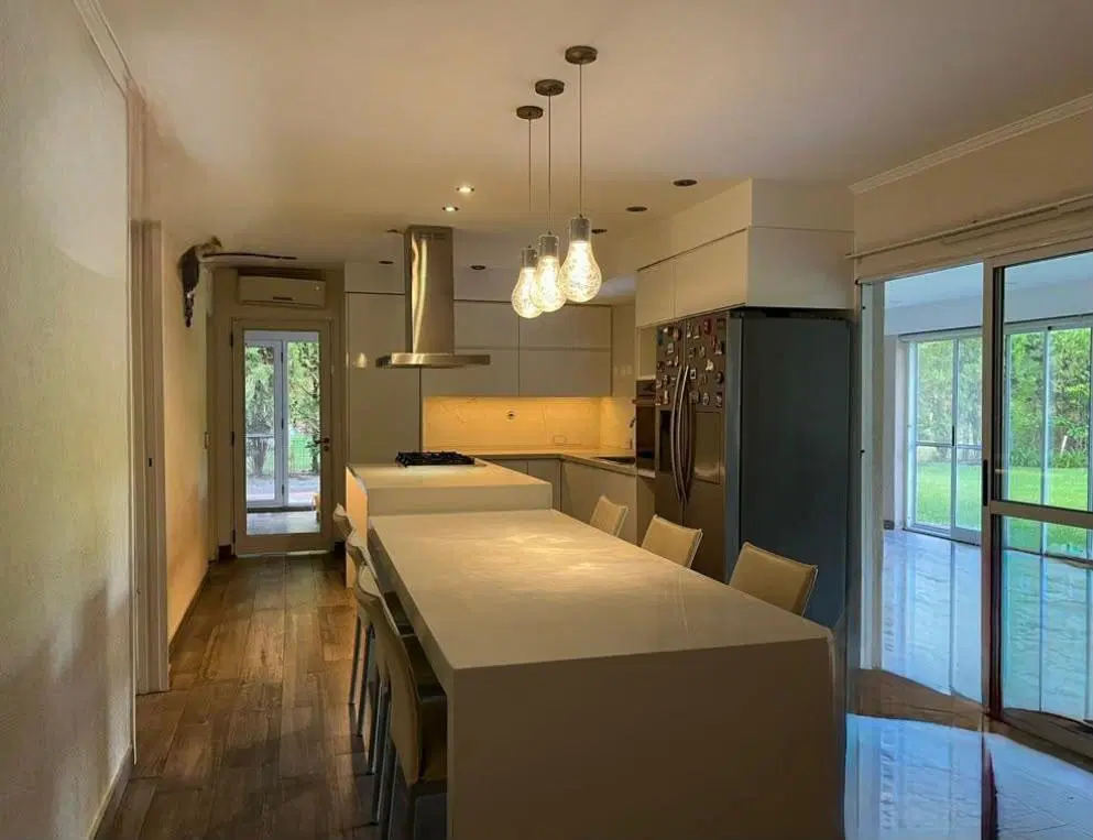 Casa de 6 ambientes con pileta en venta 2