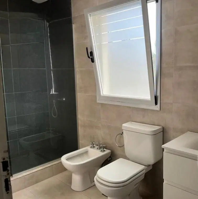 Casa de 6 ambientes con pileta en venta 4