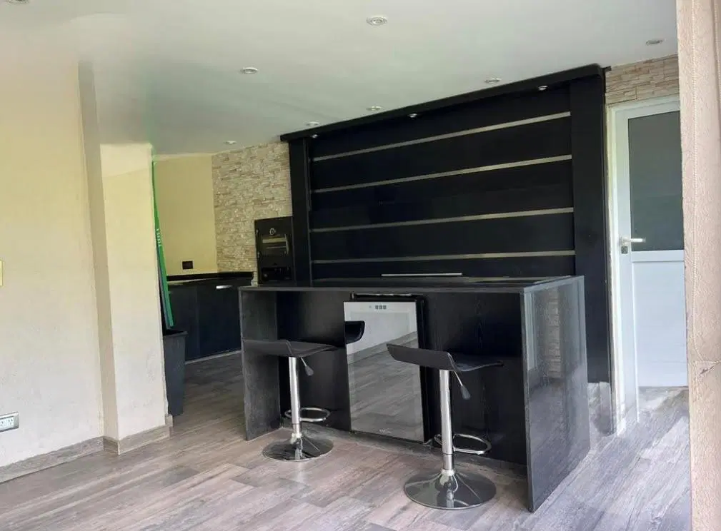 Casa de 6 ambientes con pileta en venta 5
