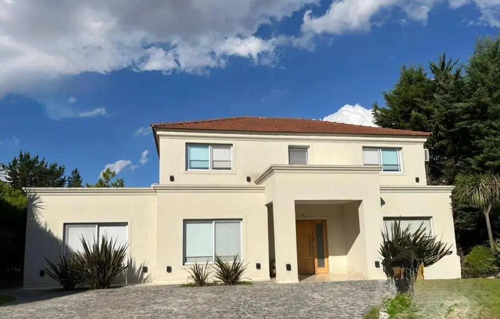 Casa de 6 ambientes con pileta en venta 3