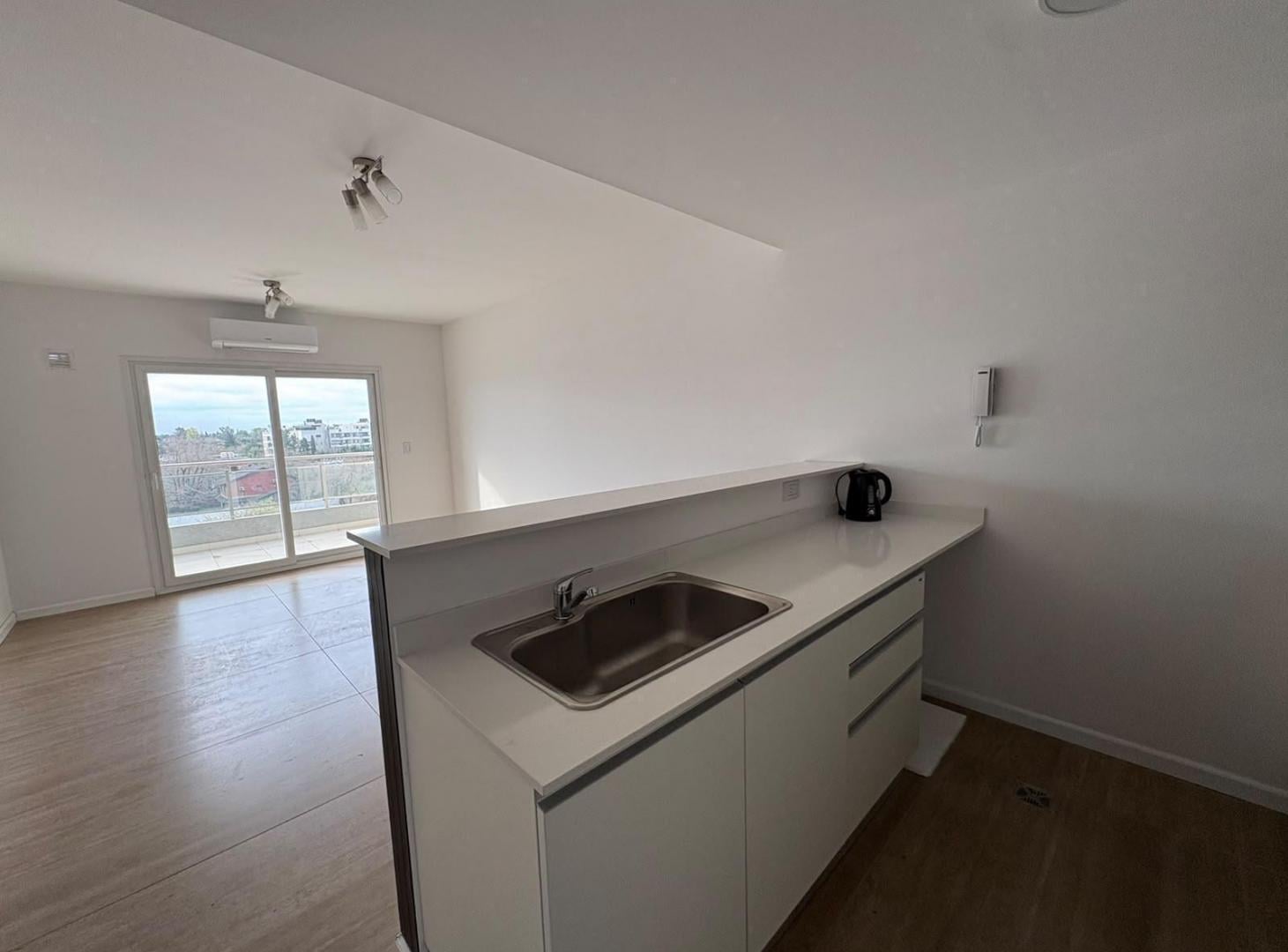 Foto de Departamento de 2 ambientes con pileta y parrilla en alquiler, imagen 3