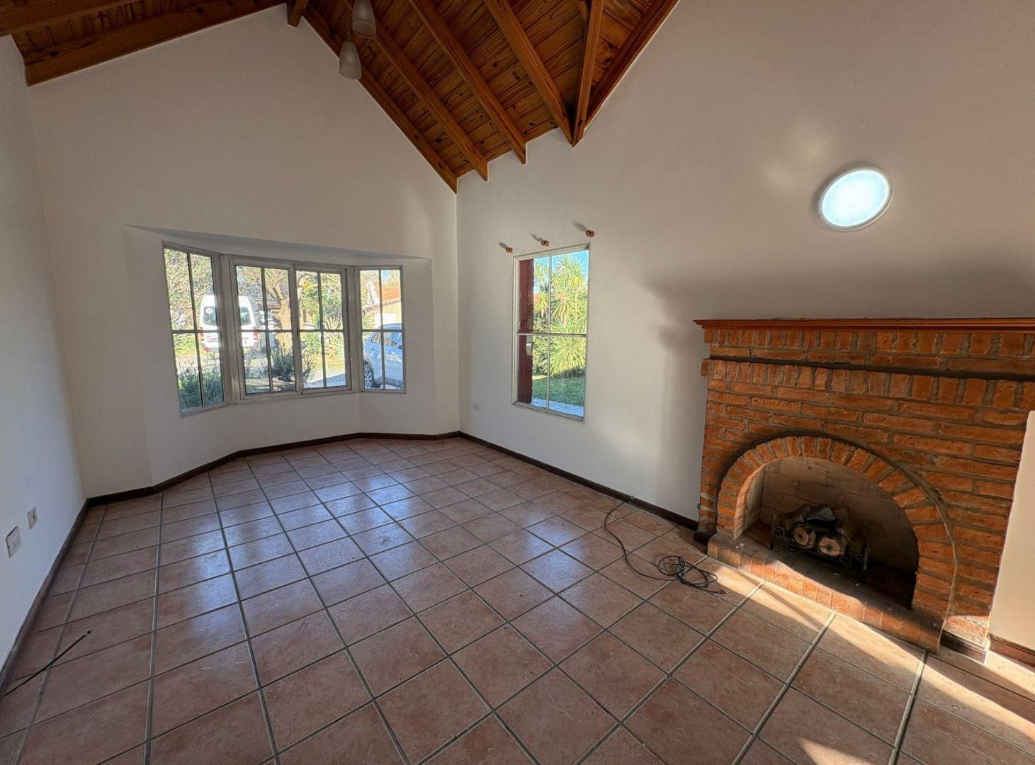Foto de Casa de 4 ambientes en venta en Echeverría del lago con pileta, imagen 3