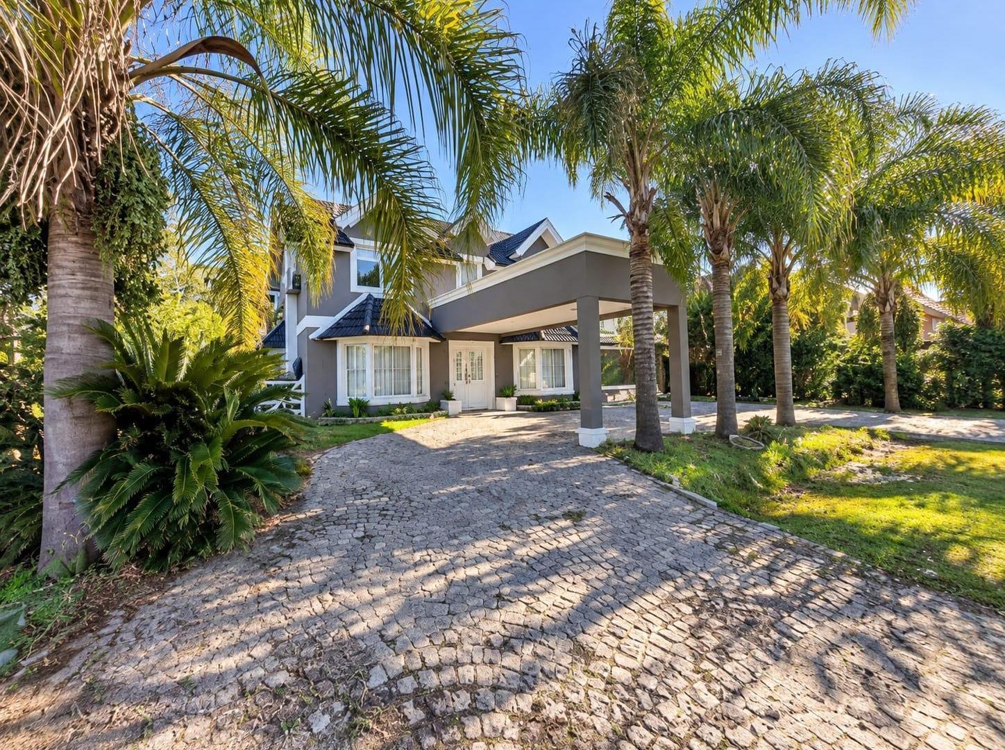 Foto de Casa de 6 ambientes con pileta en venta, imagen 1