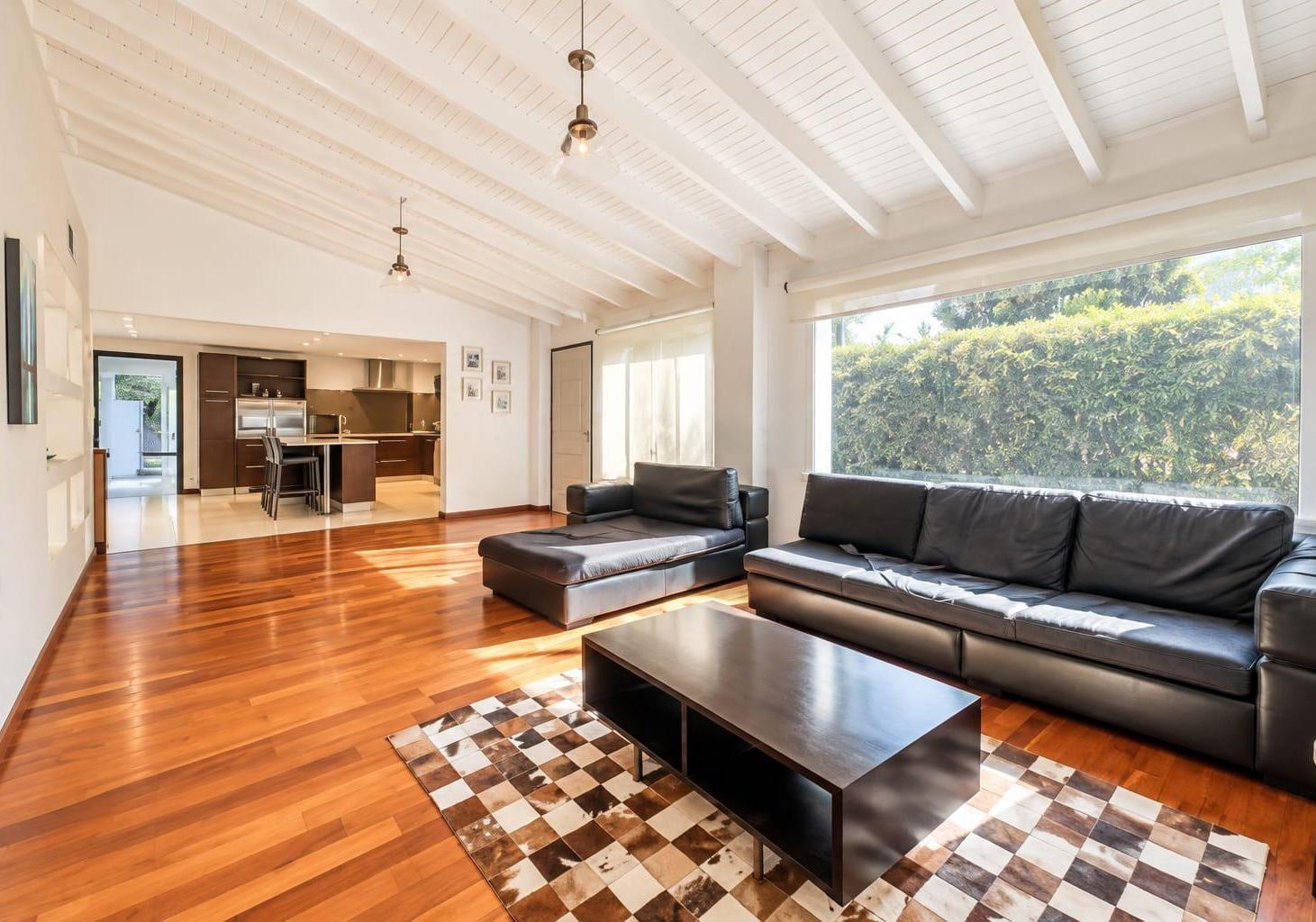 Foto de Casa de 6 ambientes con pileta en venta, imagen 3