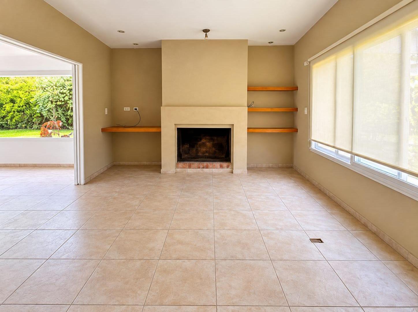 Foto de Casa de 5 ambientes con pileta en venta, imagen 3