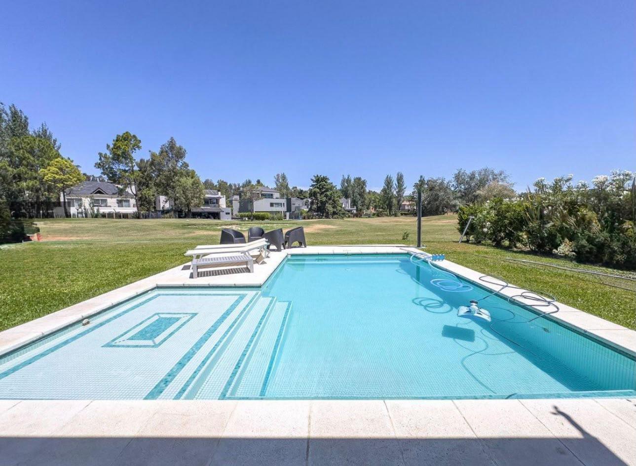 Foto de Casa de 6 ambientes en venta con pileta y parrilla, imagen 2