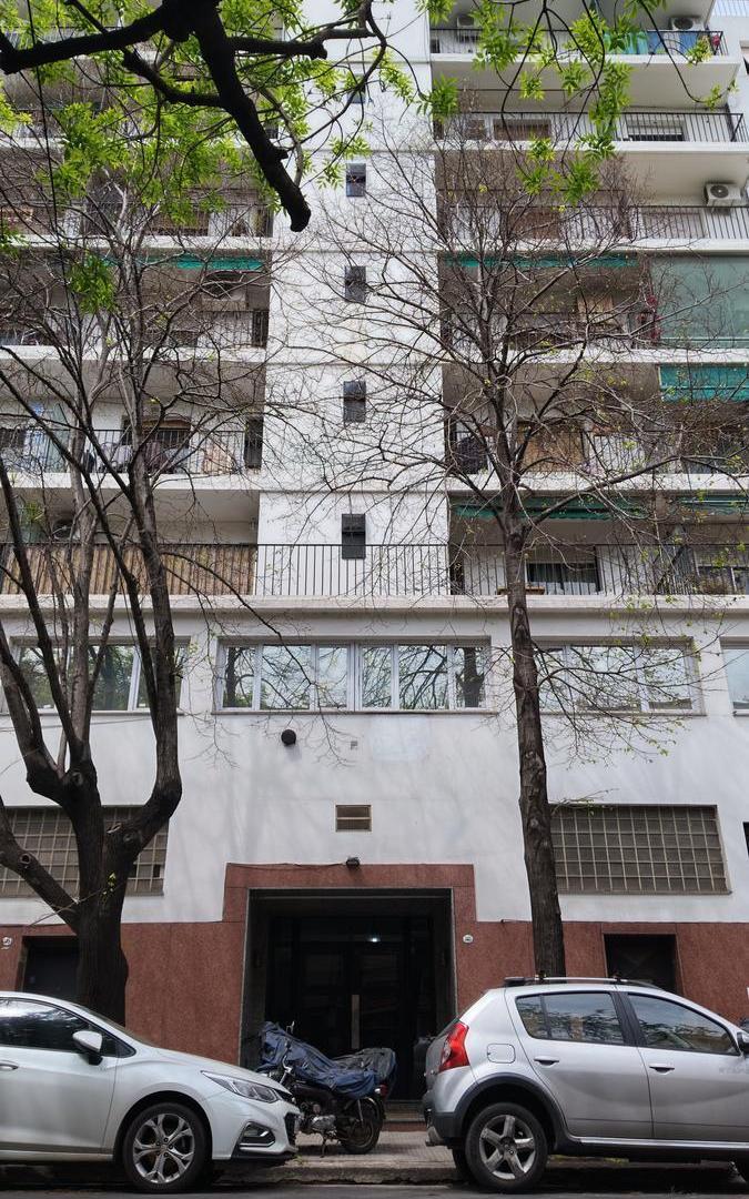 Foto de Departamento de 3 ambientes al frente con dos balcones., imagen 1