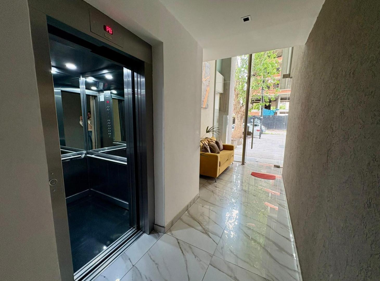 Foto de Departamento de 2 ambientes con terraza en venta Lanus Oeste, imagen 3