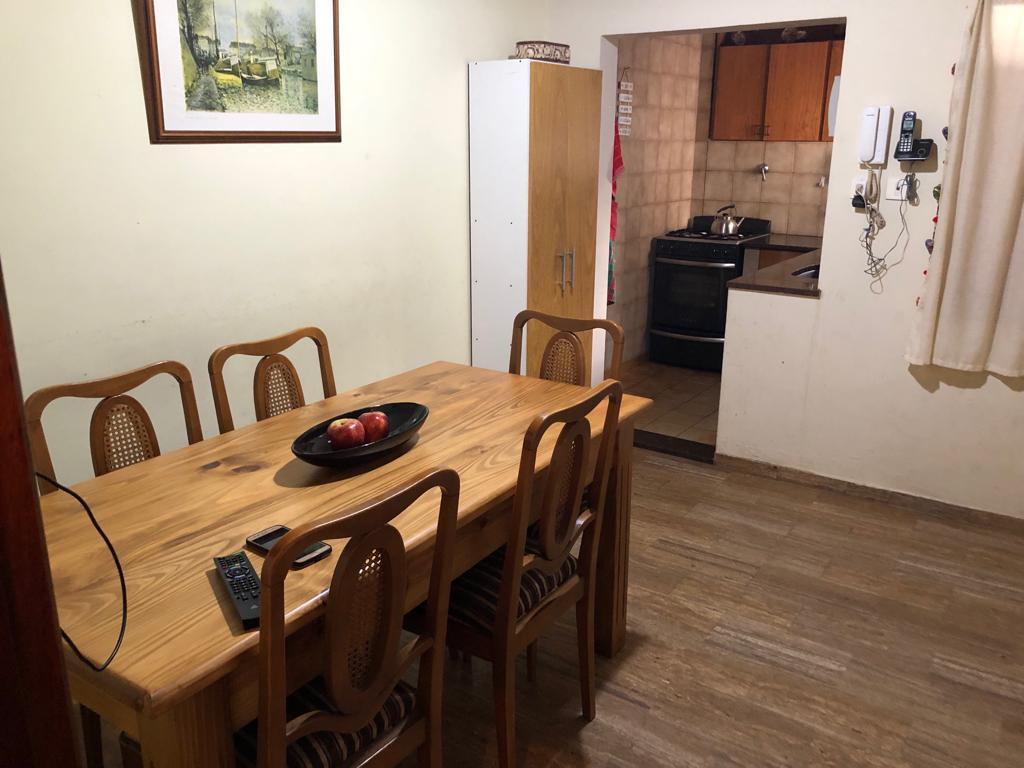 Casa de 7 Amb con Garage y Fondo Muy Buena Ubicación 3
