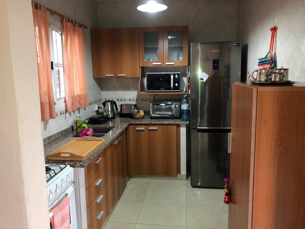 Casa Ideal 2 Familias con Garage en Muy Buena Ubicación 1