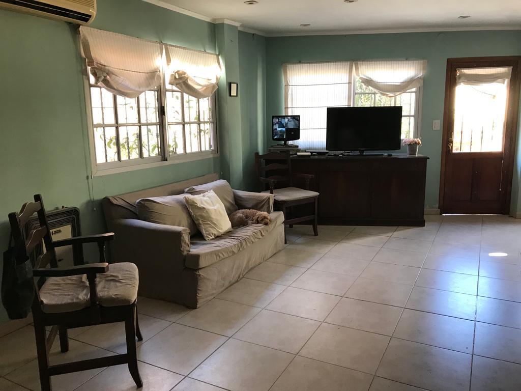 ¡CHALET EN VENTA CON FONDO, GARAJE Y JARDIN!