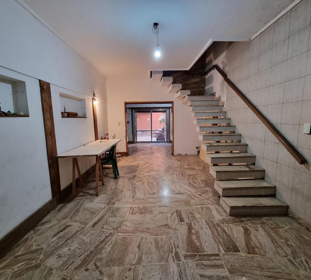 ¡Casa Para 2 Familias C/patio y Garaje! 3
