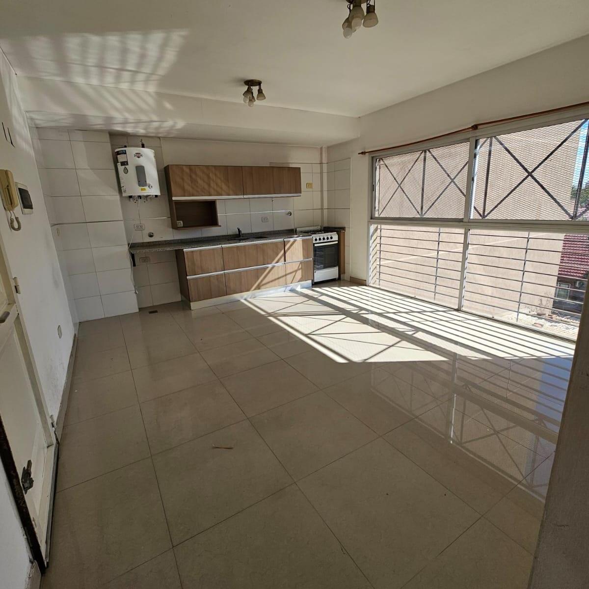 ¡¡¡¡MUY LINDO SEMIPISO AL CONTRAFRENTE C/BALCON FRANCES!!!