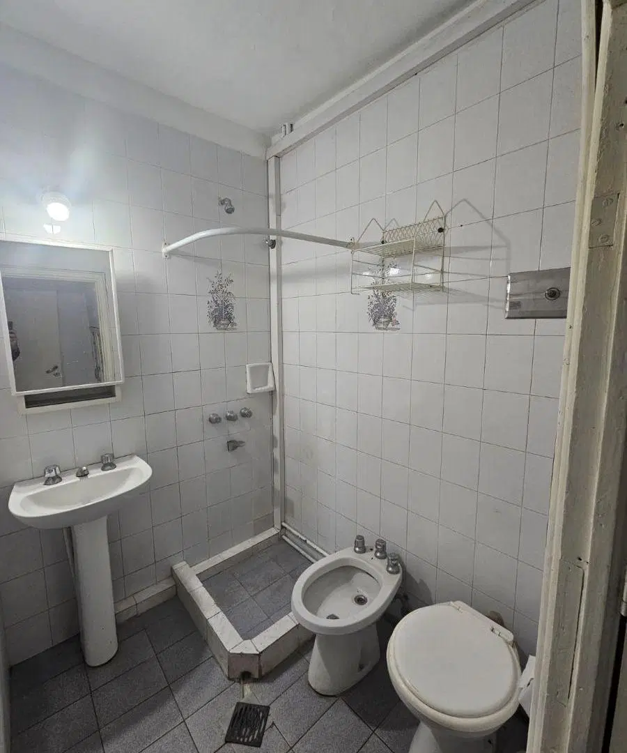 ¡DEPARTAMENTO 3 Ambientes PLANTA BAJA INTERNO EN BUEN ESTADO! 3