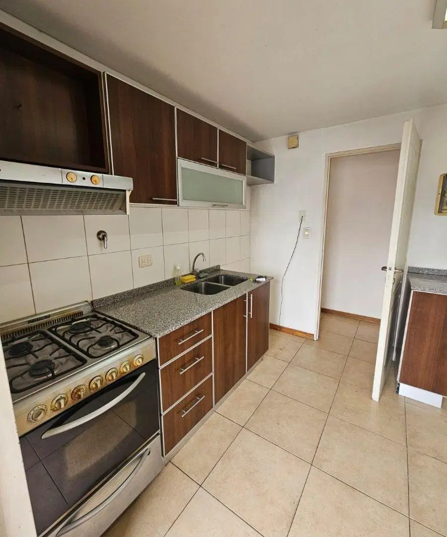 ¡Departamento en muy buen estado en ALQUILER a cuadras de Lanusita! 2