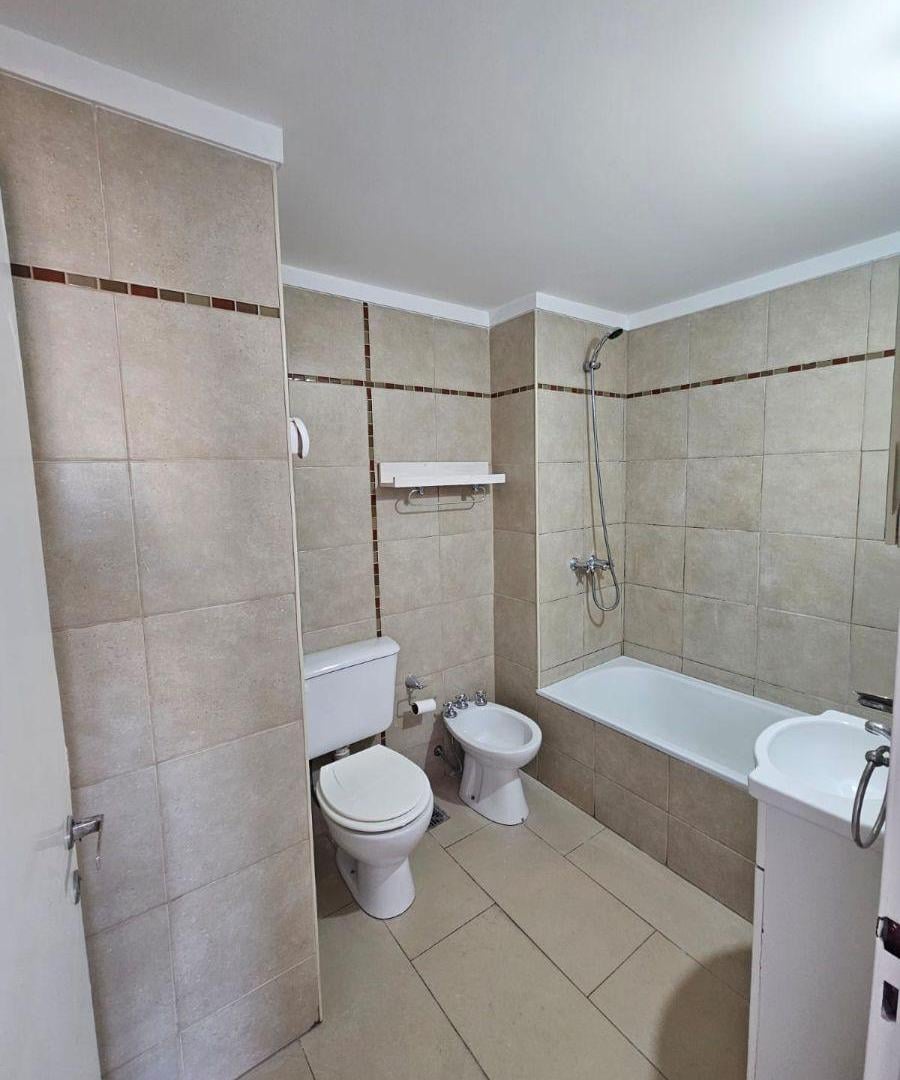 Foto de ¡Semipiso M/B/Estado con AMPLIO BALCON-TERRAZA PROPIO en ALQUILER en, imagen 4