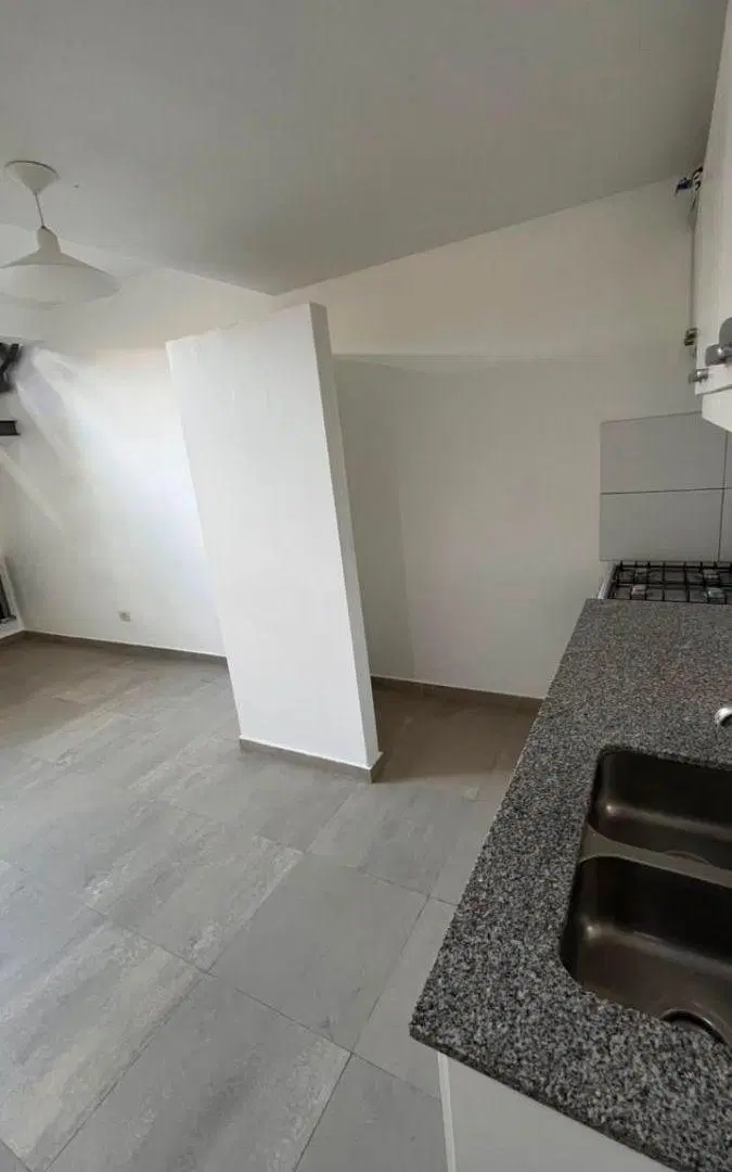 ¡Hermoso Departamento tipo dúplex al frente en ALQUILER a cuadras de Lanusita! 3
