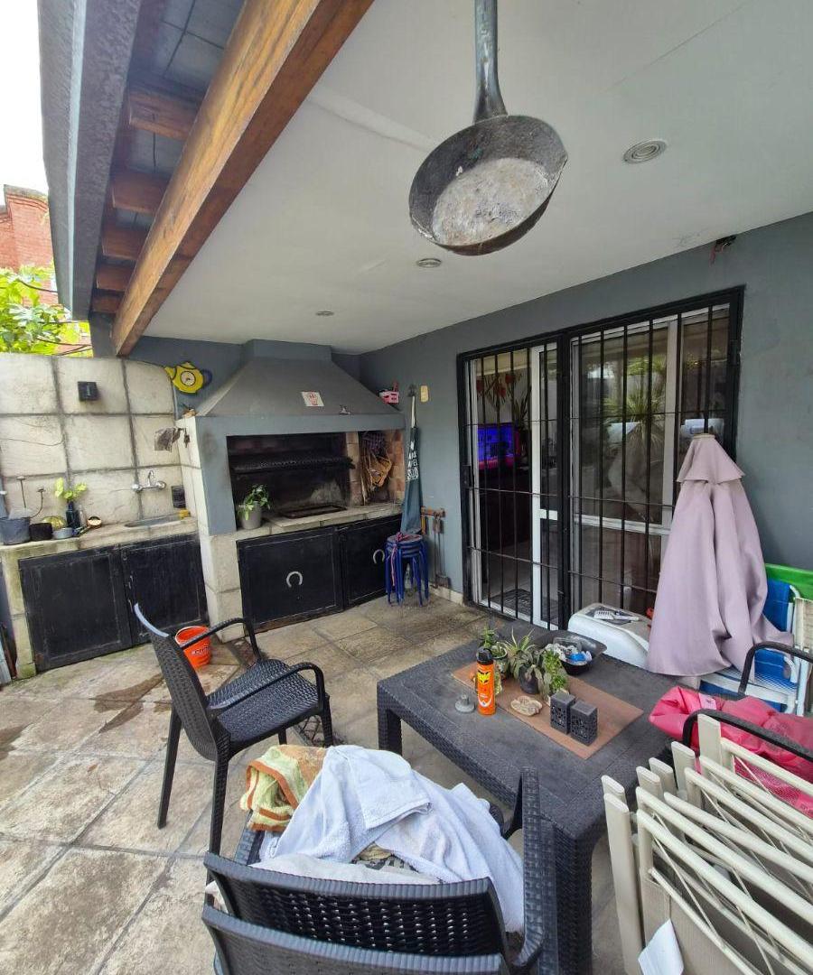 Foto de ¡Casa en 2 Plantas en MUY BUEN ESTADO en VENTA! Lanus Oeste, imagen 5