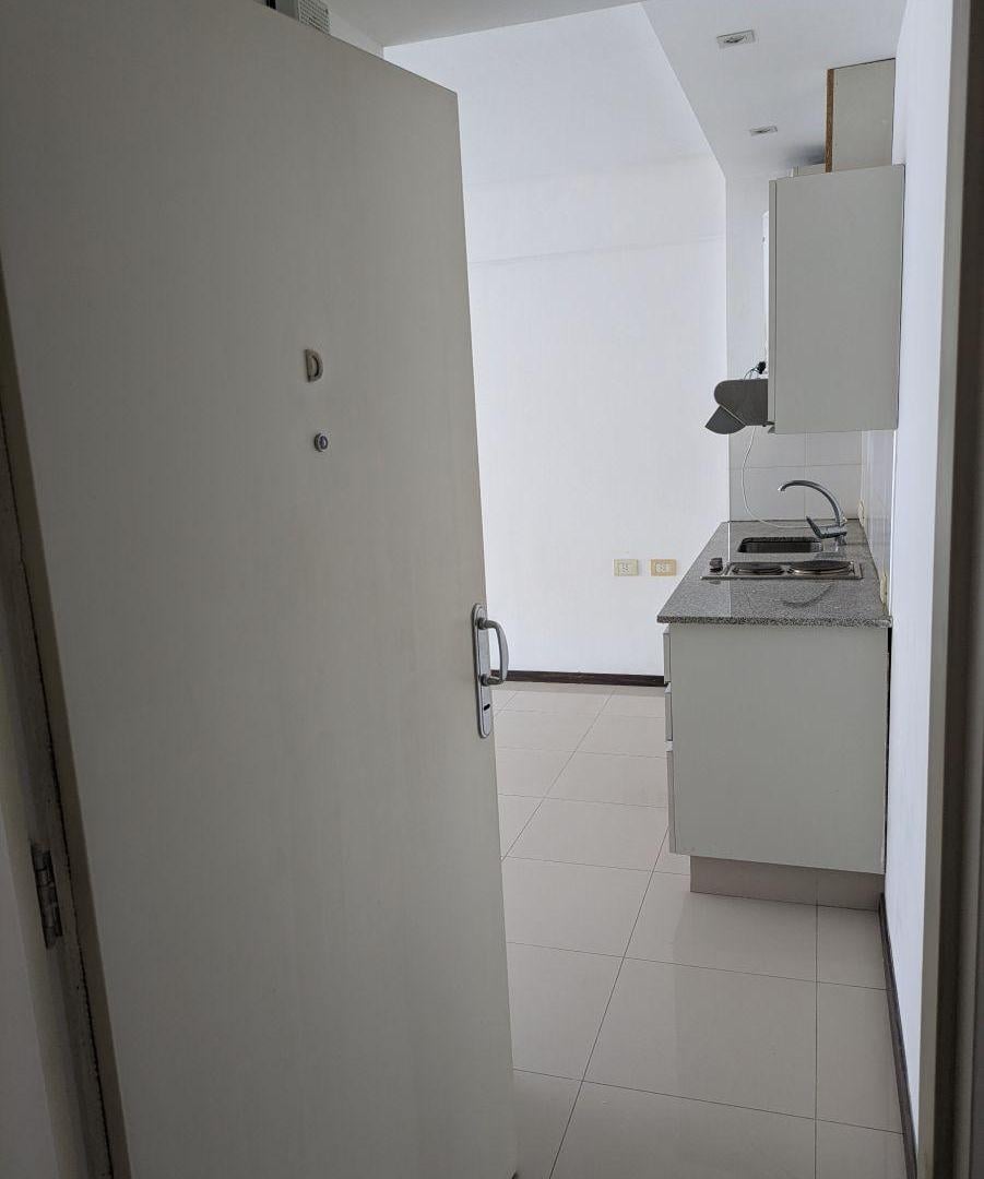 Foto de Hermoso monoambiente con balcón, imagen 1