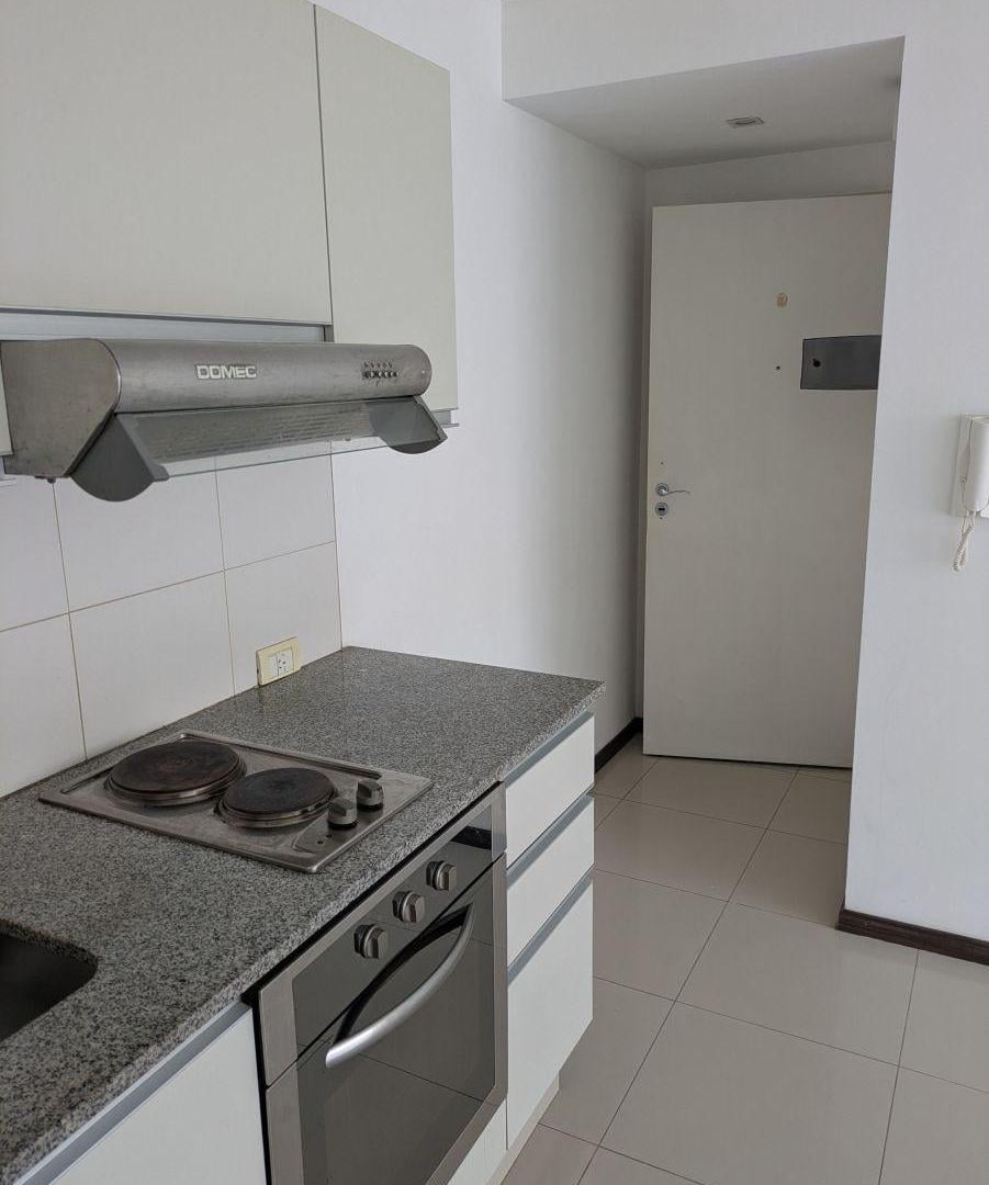 Foto de Hermoso monoambiente con balcón, imagen 2