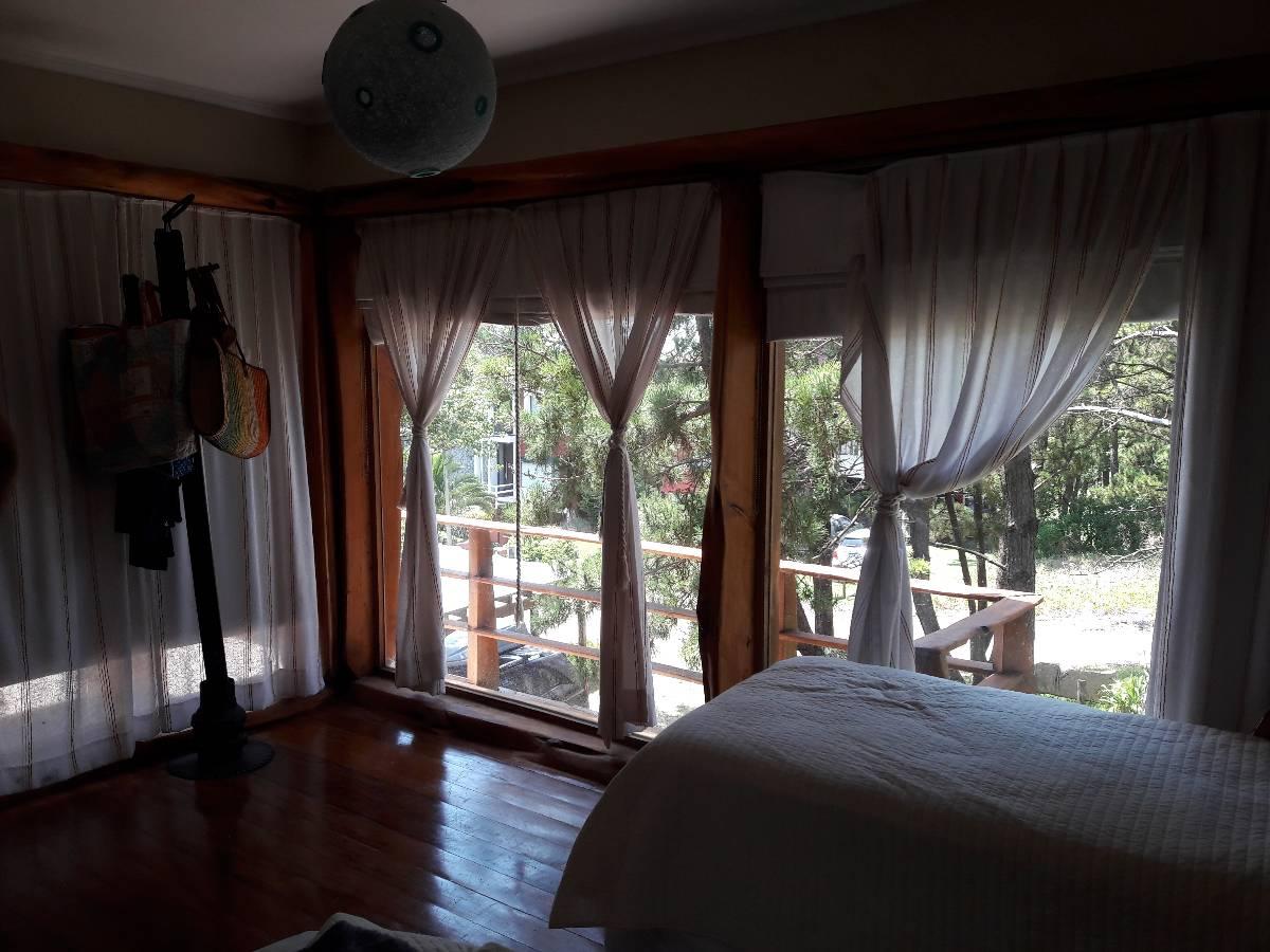 Excelente Chalet de Exclusivo Diseño Constructivo a 100 m del Mar 4