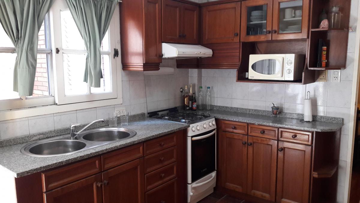 Foto de EXCELENTE DTO DE 3 AMBIENTES, PLANTA BAJA, CON COCHERA Y BAULERA., imagen 3