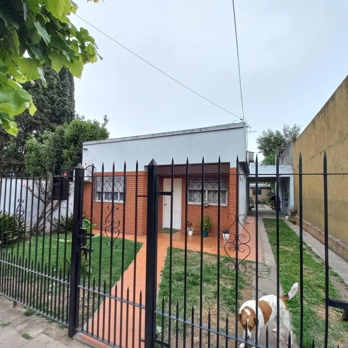 Casa Americana Sobre Lote de 8.66 por 30.40 m a m de Salta y Frias 1